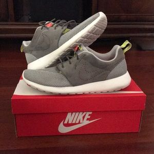 Grey Nike Rosherun